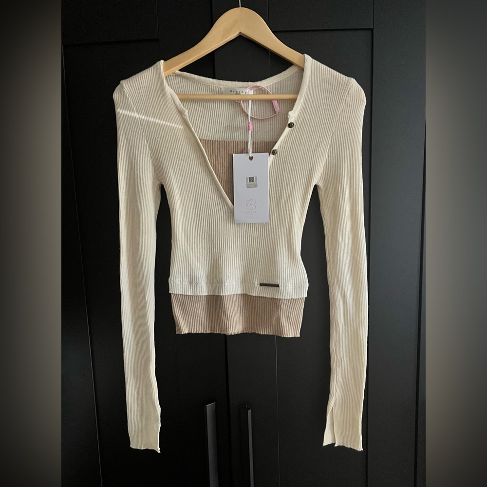 Kroche Ribbed Button-Detail Knit Top – Cream/Beige, Size M